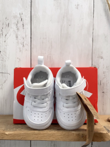 neu Nike Schuhe  Gr. 18,5  weiß mit Karton 