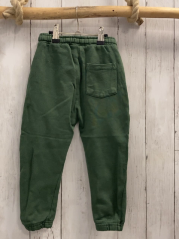 Zara  Jogginghose  Gr. 98  oliv beige Schrift weißes Gürtelband 