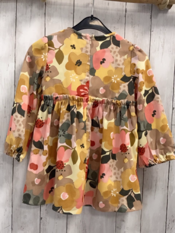 Mayoral Kleid Gr. 110  gelb beige grün Blumen Feinkord