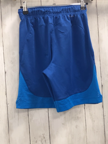 Nike  Sportshorts  Gr. 140  hellblau Saum mit Lochmuster 