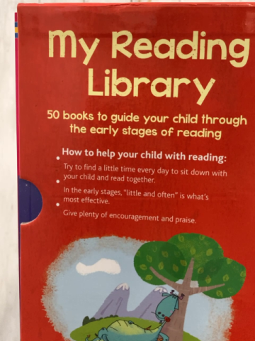  Buchschuber mit 50 Büchern  My Reading Library 50 books to guide your child through the early stages of reading NP 199,50 Pfund 