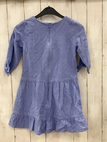 Charanga  Kleid  Gr. 140  lila Lochstickerei 