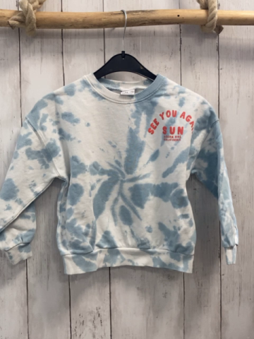 zara Pullover Gr. 104  blau weiß gemustert rote Schrift