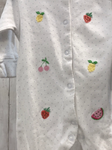 next Schlafanzug Gr. 68  weiß Punkte gesticktes Obst