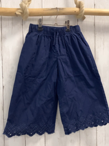 H&M  Hosenrock Gr. 98  blau Gummizugbund Lochstickerei am Saum 