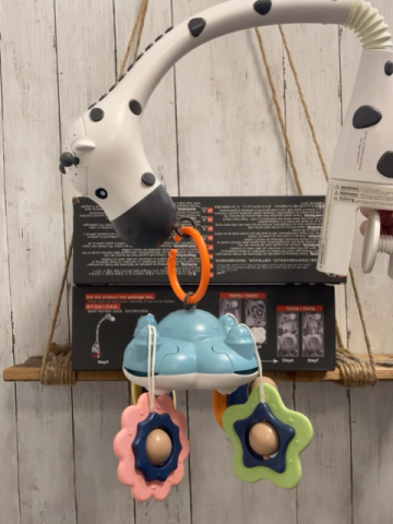 Tumama  Plastikspielzeug  Mobile Giraffe im Karton 