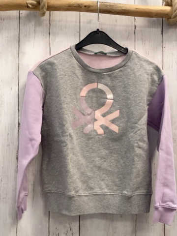 Benetton Pullover  Gr. 134/40  grau lavendel Ärmel buntes Label mit Glitzer 