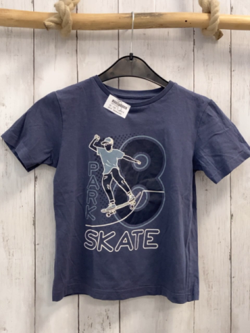 Vertbaudet  T-Shirt Gr. 128  grau Skater Schrift 