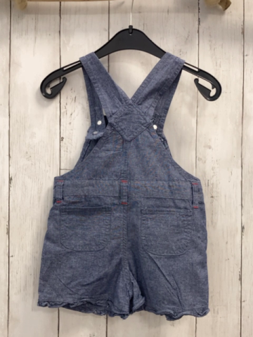   Latzshorts Gr. 104  blau jeansoptik + rot weiß kariertes Gürtelband Käfer 