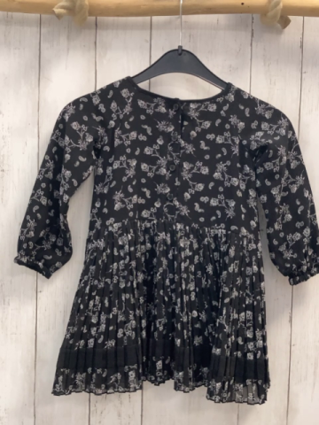   Kleid  Gr. 92  schwarz hellgraue Blumen crincled Rock