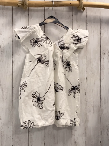 Zara  Kleid  Gr. 110  weiß Rüschen schwarze Blumen 