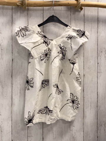 Zara  Kleid  Gr. 110  weiß Rüschen schwarze Blumen 