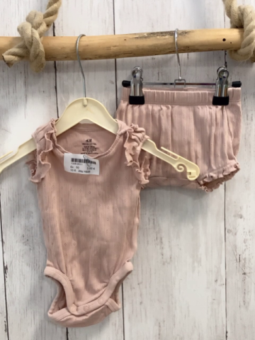 2tlg H&M  Body + Shorts  Gr. 50  rosa Rippen Lochmuster Rüschen 