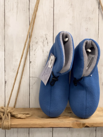 neu  Hausschuhe  Gr. 36  hellblau Fleece graue Sohle 