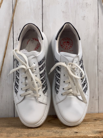   Schuhe  Gr. 38  weiß mit schwarz weißen Streifen 