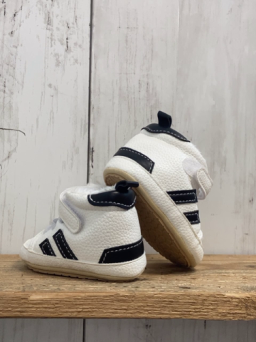   Babyschühchen  weiß schwarzeStreifen + Bund Plüschfutter 