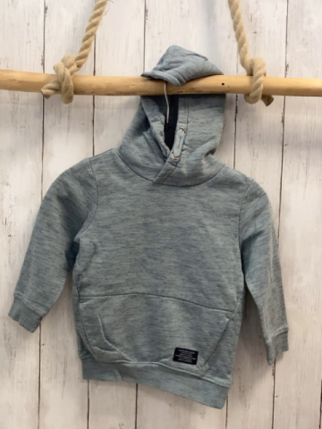   Pullover  Gr. 104  hellgrau grau meliert Kapuze Bauchtasche 