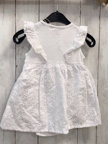 neu Sinsay  Kleid  Gr. 86  weiß Rüschen + Rock mit Lochstickerei