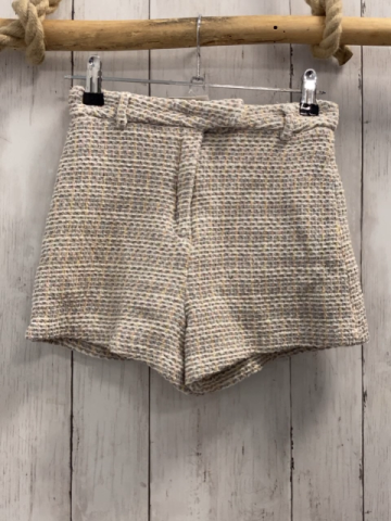 Zara  Wintershorts  Gr. 140  weiß grau bunte Fäden Bund verstellbar 