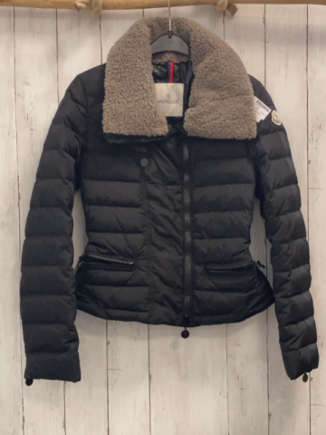 Moncler  Winterjacke  Gr. 146  schwarz grauer Teddykragen 