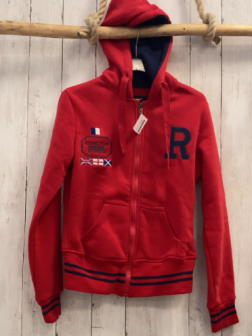   Sweatjacke  Gr. 146/152  rot Kapuze blauer Streifenbund Flaggen Zahl 
