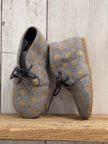 Zara  Schuhe  Gr. 21  grau goldene Glitzerpunkte dunkelgraue Schnürsenkel 