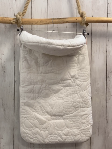 neu Little Marc Jacobs  Maxi Cosi Fußsack Gr. Little M weiß gestickte Schrift NP 150 € Outletpreis 97,50 € 
