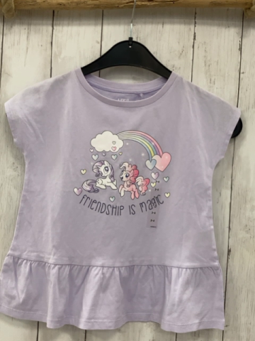 neu Uniqlo  T-Shirt  Gr. 110  lavendel Einhörner Bogen Schrift 