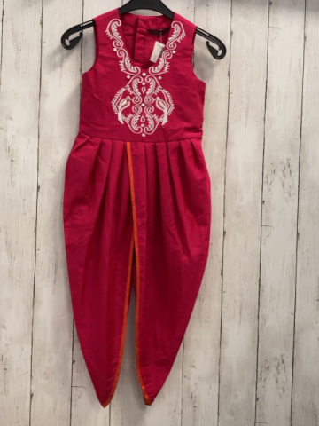 Kleid  Gr. 110  pink weiße Stickerei mit Knöpfen + Pailetten orange Bund 