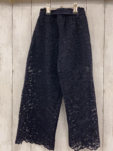 Liu-Jo  Hose  Gr. 122  blau mit innenshorts Blumenlochstickerei 