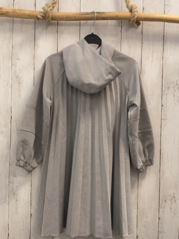 Zara  Kleid  Gr. 134  hellgrau Crincled Kapuze 