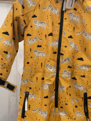 Nordbjörn  Schneeoverall Gr. 116/122  gelb Leoparden schwarz Wolken Tannen Punkte 