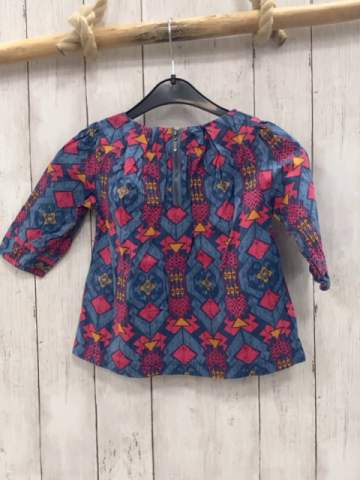 Vertbaudet  Bluse  Gr. 104  hellblau pink mais Muster mit Rauten und Dreiecken 