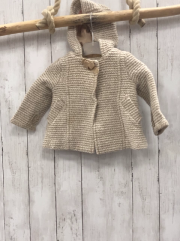 Zara  Strickjacke  Gr. 74  weiß beige gemustert Kapuze 