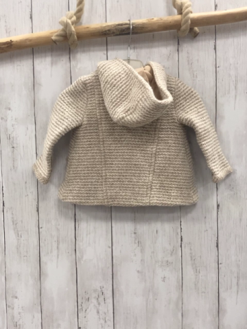 Zara  Strickjacke  Gr. 74  weiß beige gemustert Kapuze 