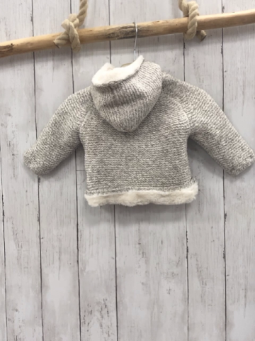 Zara  Strickjacke  Gr. 74  grau hellgrau meliert Kapuze weißes Fellfutter 
