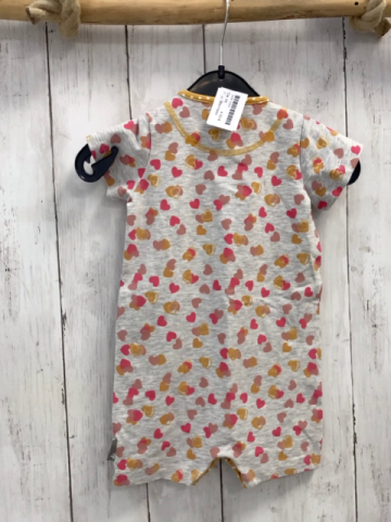 Sterntaler  Playsuit  Gr. 68  grau bunte Herzen 