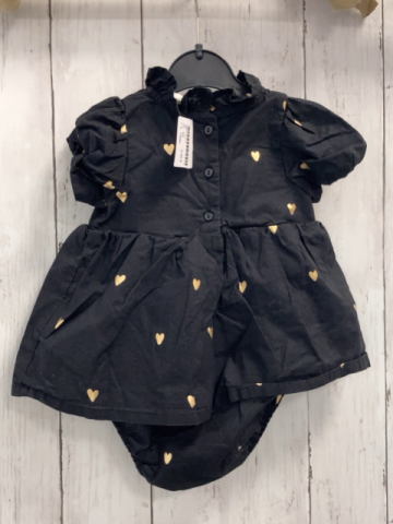 H&M  Playsuit  Gr. 68  schwarz goldene Herzen Rüschenbund 