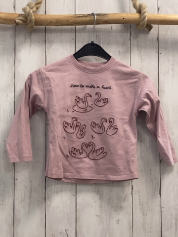 Zara  Langarmshirt  Gr. 98  rosa weinrote Schwäne graue Schrift 