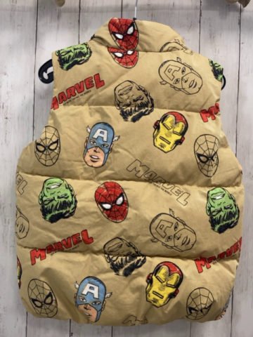 H&M  Weste  Gr. 134/140  beige Avengers Köpfe rote Schrift Marvel 