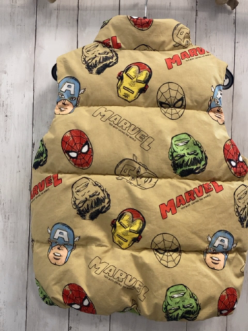 H&M  Weste  Gr. 134/140  beige Avengers Köpfe rote Schrift Marvel 