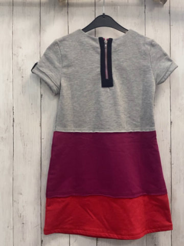 neu Mayoral  Kleid  Gr. 140  graues Oberteil pflaume roter Rock schwarzes Gürtelband 