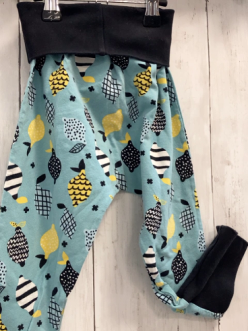   Jogginghose  Gr. 104  mint bunte Zitronen schwarzer Bund 