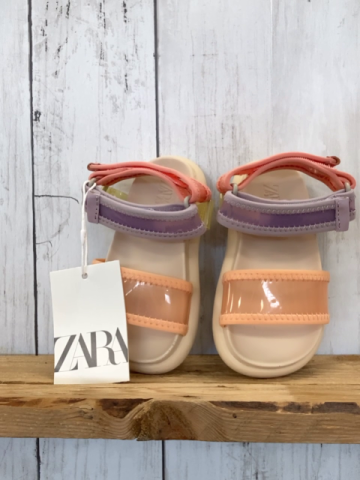 neu Zara  Sandalen  Gr. 21  lachs lavendel hellrote Riemen beige Sohle NP 22,95 € 