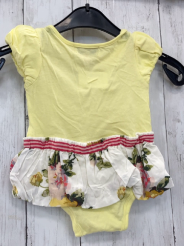 Juicy Coutur  T-Shirt  Gr. 68  gelb mit weißem Rock mit Blumen Bodyunterteil 