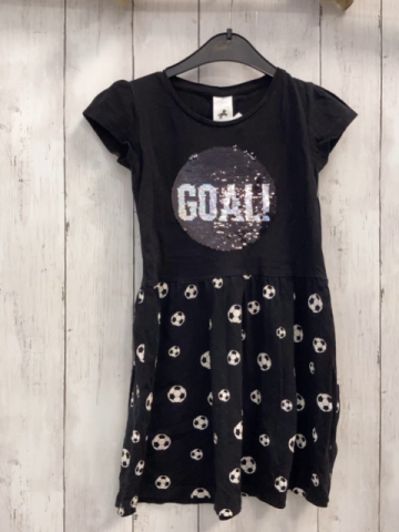  Kleid  Gr. 110  rot Pailettenfußball + weiß schwarze Fußbälle 