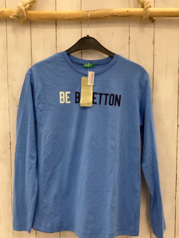 neu Benetton  Langarmshirt Gr. 158/164  hellblau Schrift 
