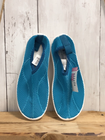 neu Decathlon  Strandschuhe  Gr. 32/33  türkis Netzmuster weiße Sohle 