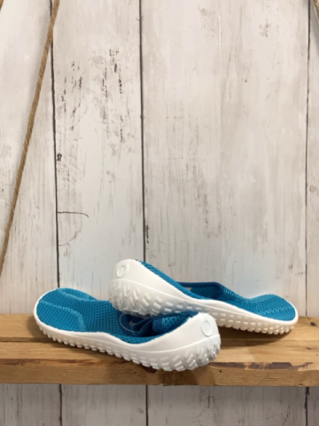 neu Decathlon  Strandschuhe  Gr. 32/33  türkis Netzmuster weiße Sohle 