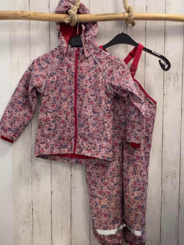 2ltg  Regenanzug  Gr. 110  rosa mit Blumen rotes Fleecefutter 